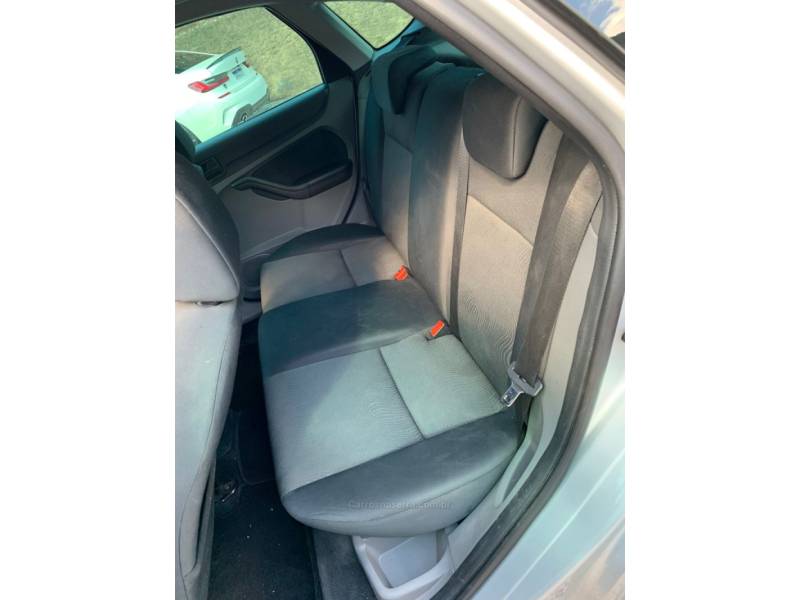 FORD - FOCUS - 2008/2009 - Prata - R$ 29.500,00