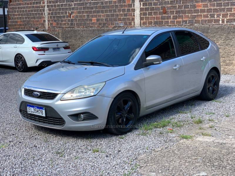 FORD - FOCUS - 2008/2009 - Prata - R$ 29.500,00