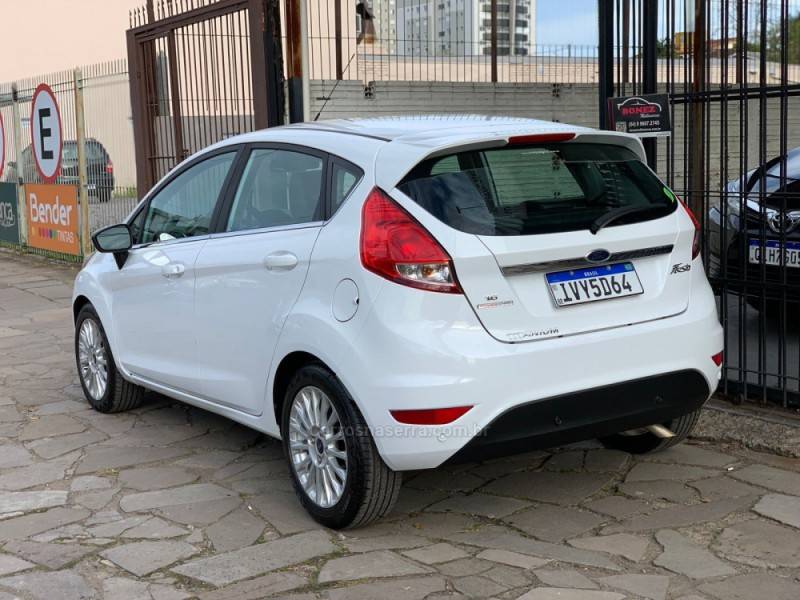 FORD - FIESTA - 2014/2015 - Branca - R$ 50.990,00