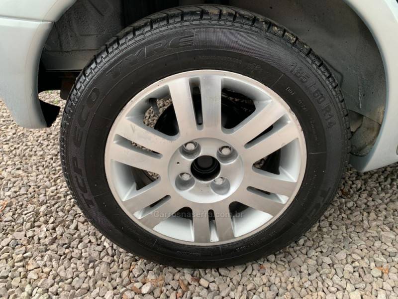 CHEVROLET - CORSA - 2011/2012 - Prata - R$ 29.990,00