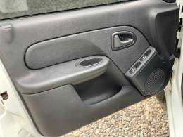 RENAULT - CLIO - 2015/2016 - Branca - R$ 35.990,00