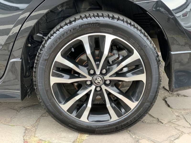 TOYOTA - COROLLA - 2017/2018 - Preta - R$ 105.990,00