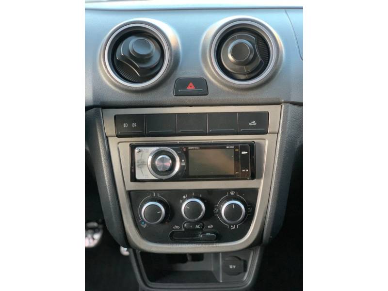 VOLKSWAGEN - SAVEIRO - 2010/2011 - Branca - R$ 44.990,00