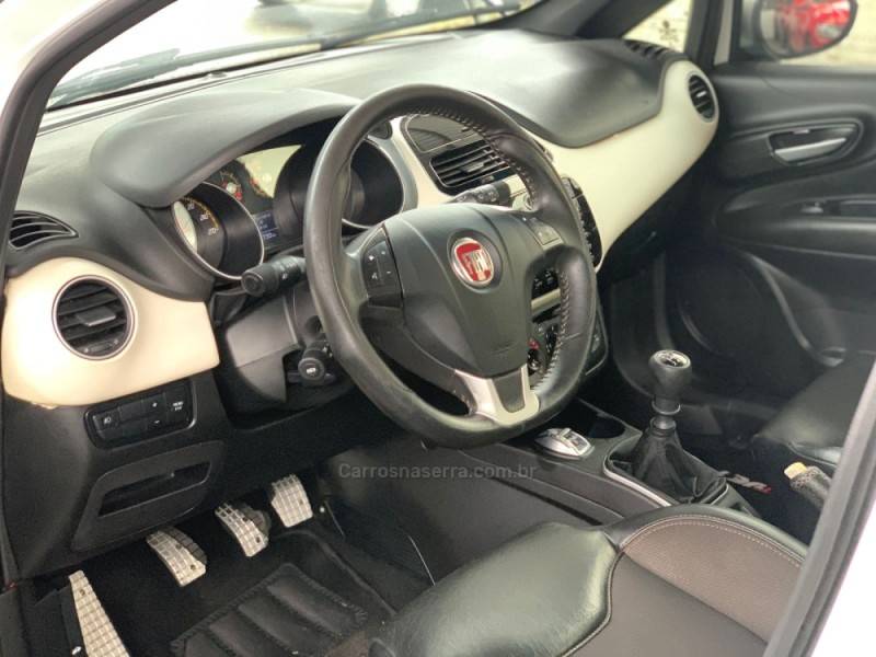 FIAT - PUNTO - 2014/2015 - Branca - R$ 69.990,00