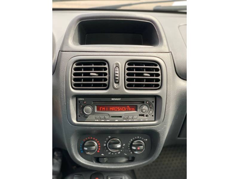 RENAULT - CLIO - 2014/2015 - Branca - R$ 34.990,00
