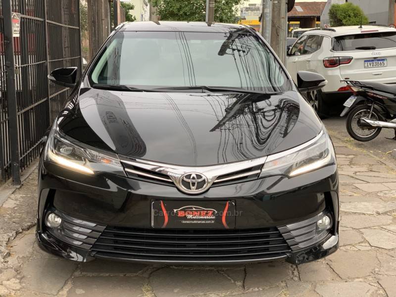 TOYOTA - COROLLA - 2017/2018 - Preta - R$ 105.990,00