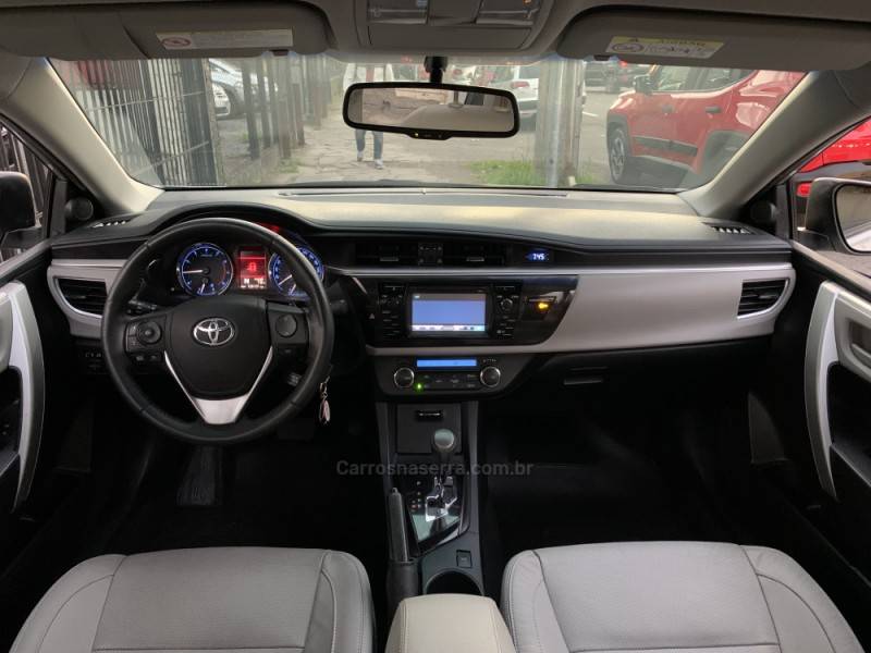TOYOTA - COROLLA - 2015/2016 - Prata - R$ 87.990,00