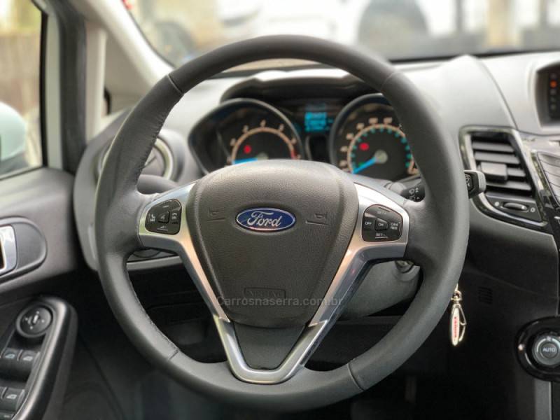 FORD - FIESTA - 2014/2015 - Branca - R$ 50.990,00