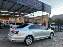 VOLKSWAGEN - JETTA - 2015/2016 - Prata - R$ 79.990,00