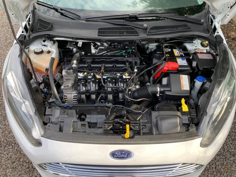 FORD - FIESTA - 2014/2015 - Branca - R$ 50.990,00