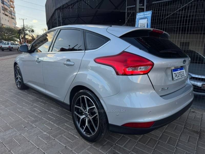 FORD - FOCUS - 2016/2016 - Prata - R$ 68.990,00