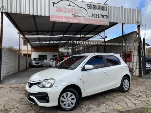 TOYOTA - ETIOS - 2017/2018 - Branca - R$ 55.990,00