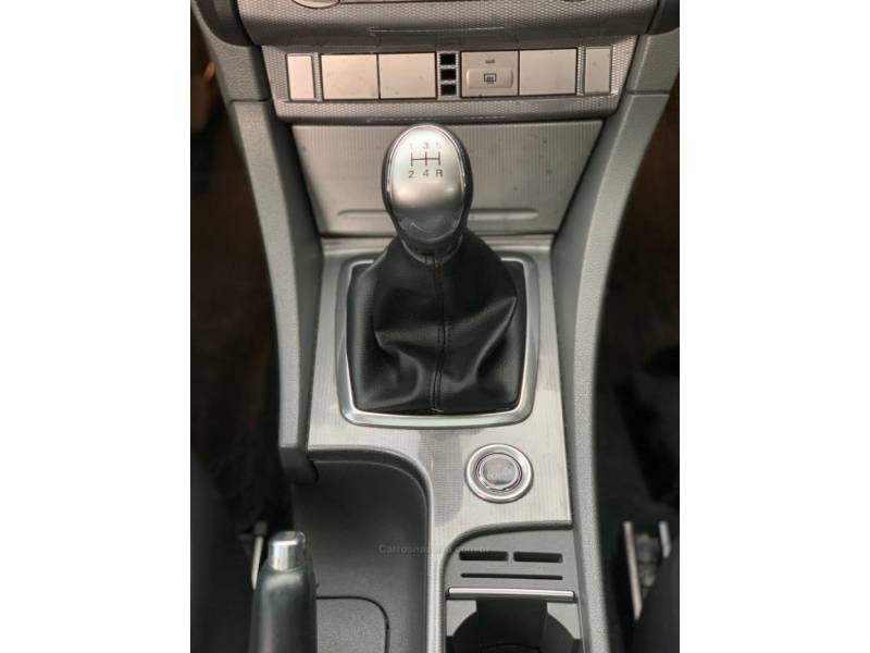 FORD - FOCUS - 2010/2011 - Preta - R$ 49.990,00