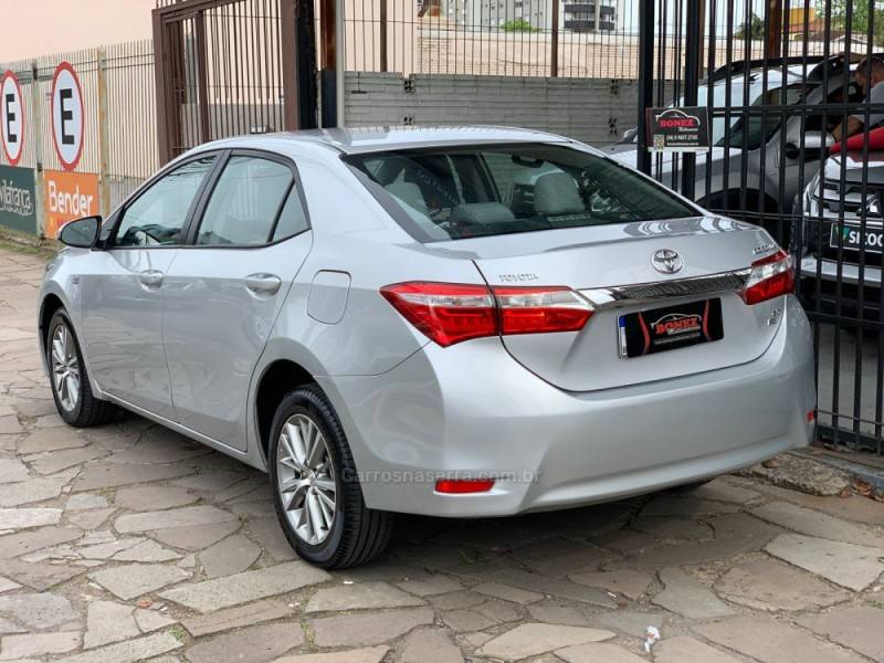 TOYOTA - COROLLA - 2014/2015 - Prata - R$ 88.990,00