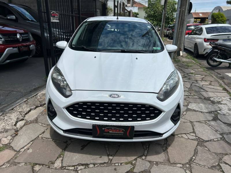 FORD - FIESTA - 2017/2018 - Branca - R$ 52.990,00