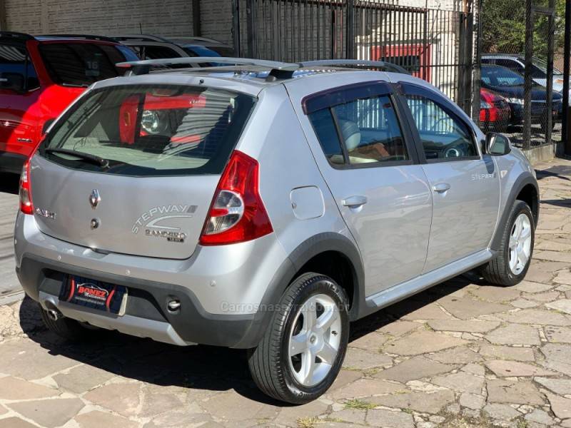 RENAULT - SANDERO - 2009/2010 - Prata - R$ 33.990,00