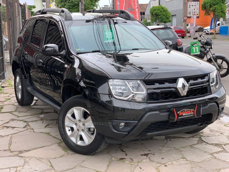 RENAULT - DUSTER - 2017/2018 - Preta - R$ 68.990,00