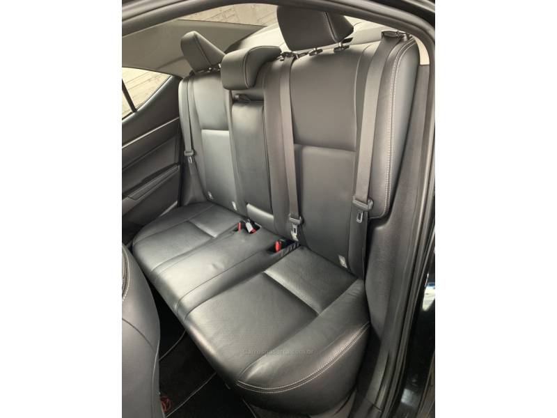 TOYOTA - COROLLA - 2017/2018 - Preta - R$ 105.990,00