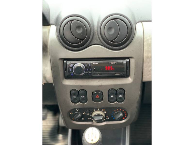 RENAULT - SANDERO - 2008/2009 - Preta - R$ 27.990,00