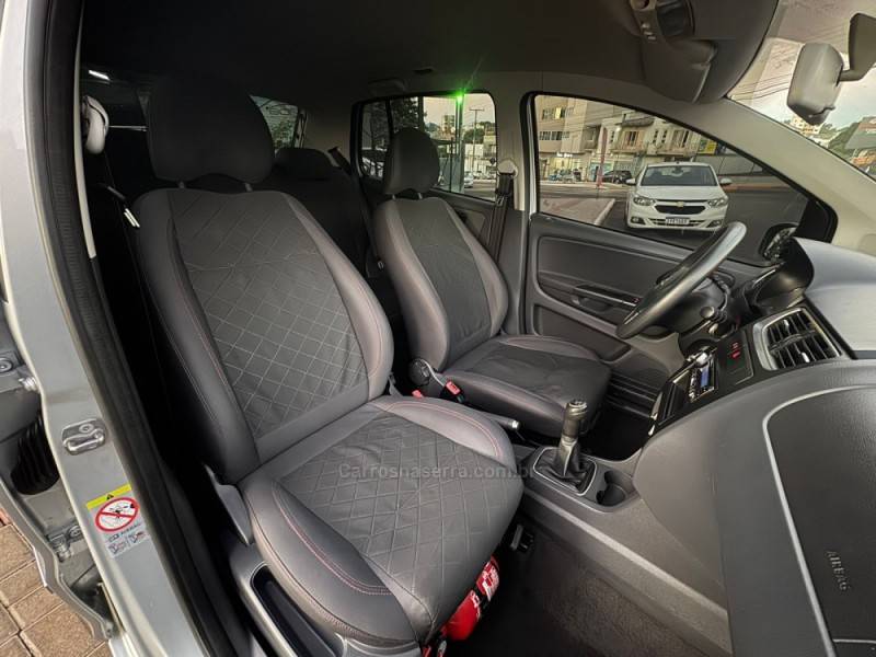 VOLKSWAGEN - FOX - 2013/2013 - Prata - R$ 44.990,00