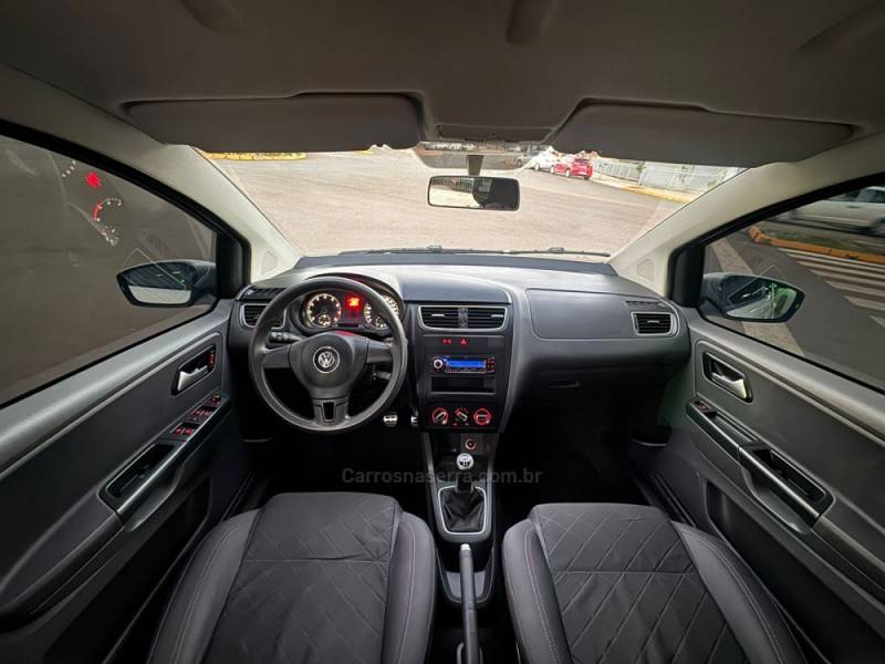 VOLKSWAGEN - FOX - 2013/2013 - Prata - R$ 44.990,00