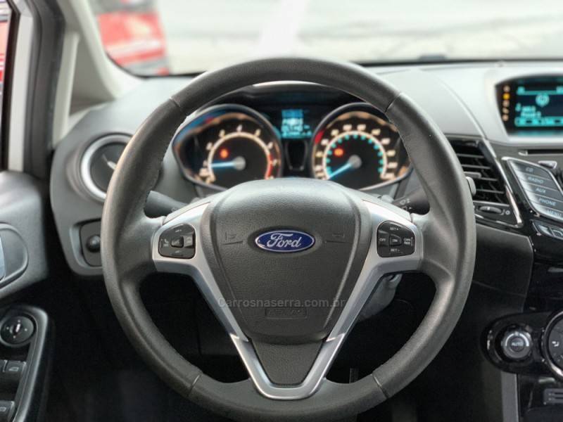 FORD - FIESTA - 2014/2015 - Branca - R$ 51.990,00