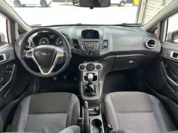 FORD - FIESTA - 2017/2018 - Branca - R$ 53.990,00