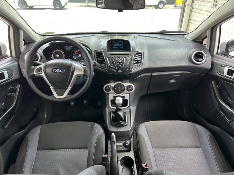 FORD - FIESTA - 2017/2018 - Branca - R$ 53.990,00