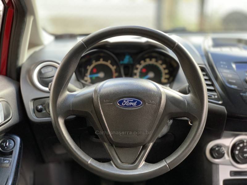 FORD - FIESTA - 2013/2014 - Vermelha - R$ 45.990,00