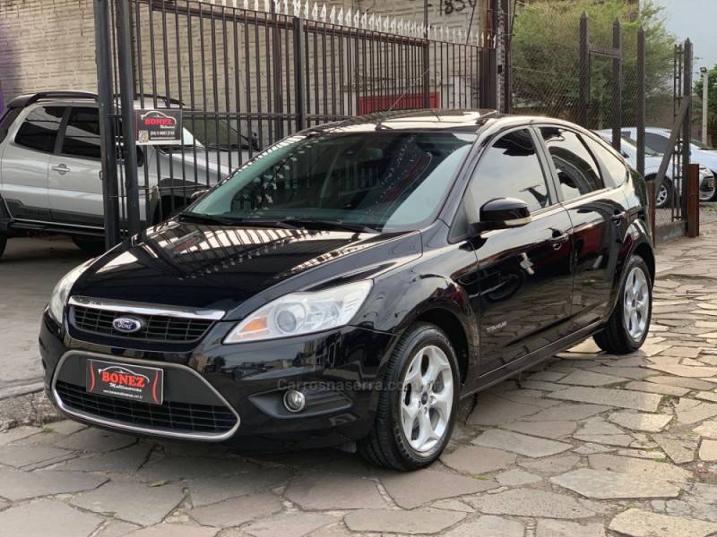 FORD - FOCUS - 2010/2011 - Preta - R$ 49.990,00