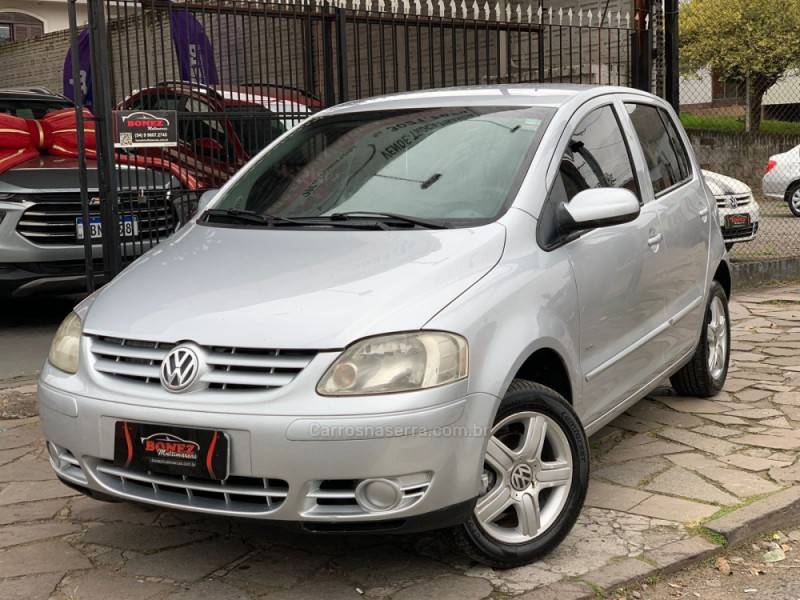 VOLKSWAGEN - FOX - 2005/2006 - Prata - R$ 27.990,00