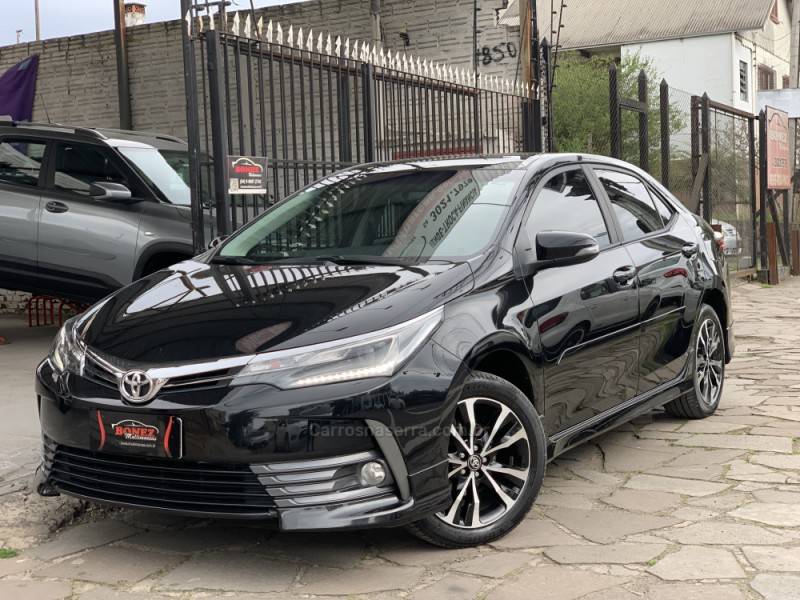 TOYOTA - COROLLA - 2017/2018 - Preta - R$ 105.990,00