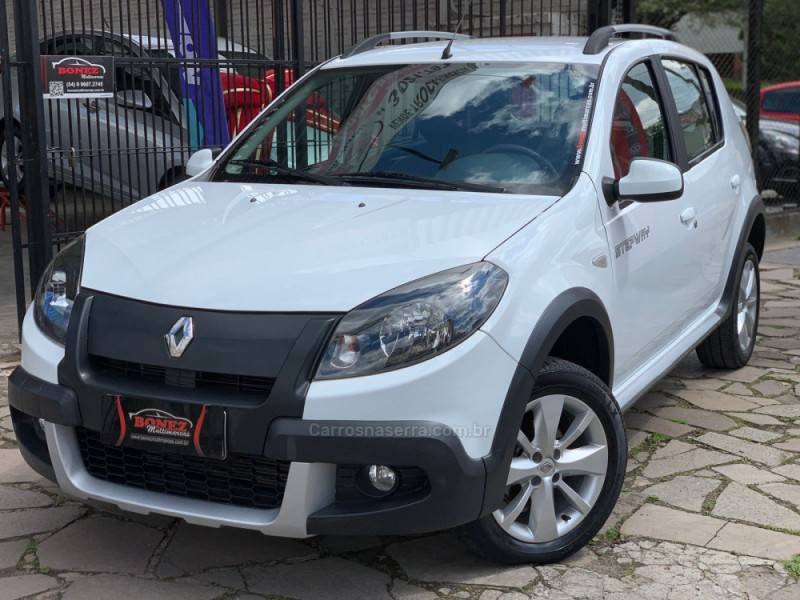 RENAULT - SANDERO - 2013/2014 - Branca - R$ 43.990,00