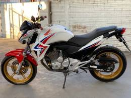HONDA - CB 300R - 2014/2015 - Branca - R$ 15.990,00