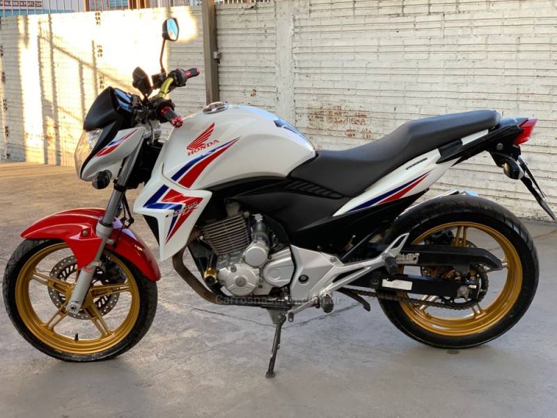 HONDA - CB 300R - 2014/2015 - Branca - R$ 15.990,00