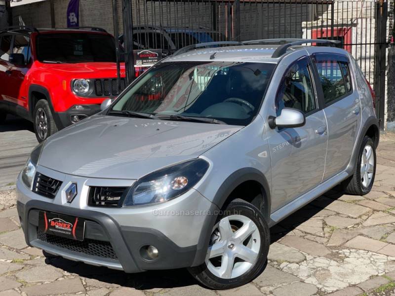 RENAULT - SANDERO - 2009/2010 - Prata - R$ 33.990,00