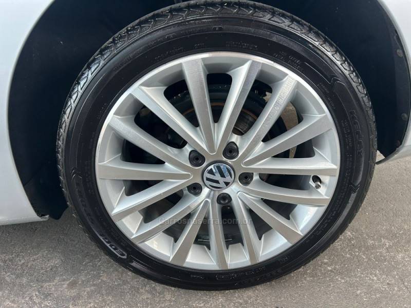 VOLKSWAGEN - JETTA - 2015/2016 - Prata - R$ 79.990,00
