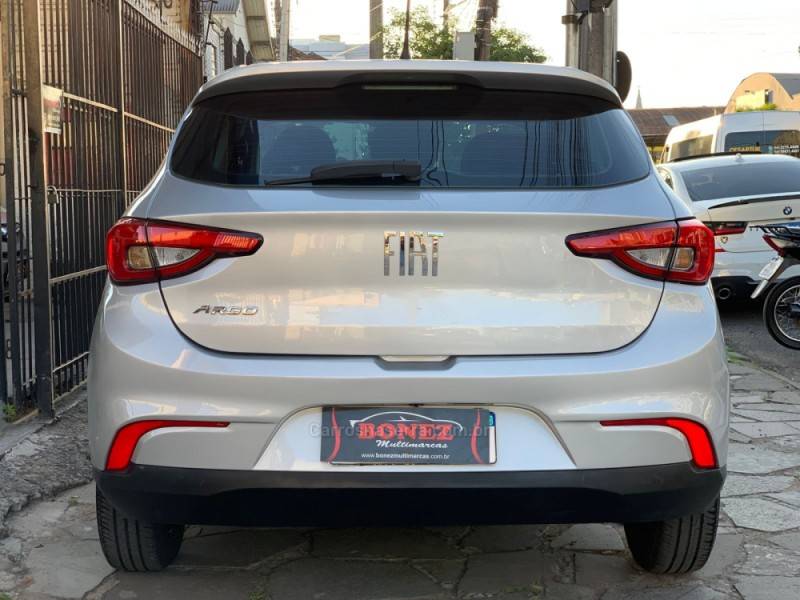 FIAT - ARGO - 2021/2022 - Prata - R$ 56.990,00
