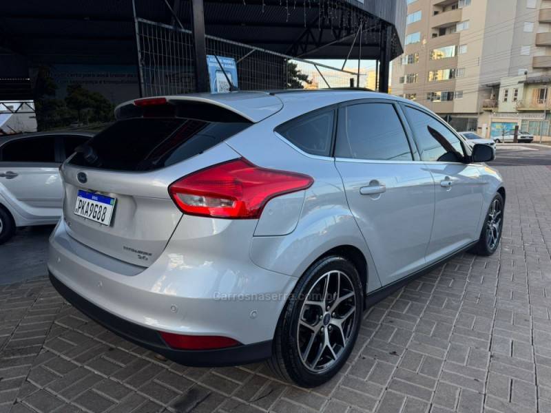 FORD - FOCUS - 2016/2016 - Prata - R$ 68.990,00