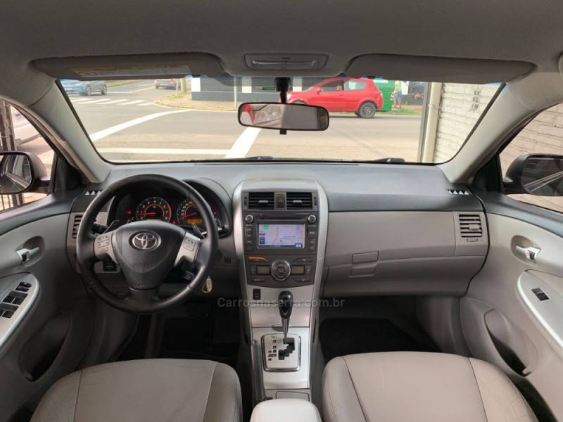 TOYOTA - COROLLA - 2013/2014 - Preta - R$ 71.990,00