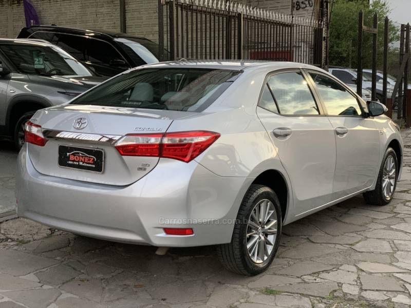 TOYOTA - COROLLA - 2015/2016 - Prata - R$ 87.990,00