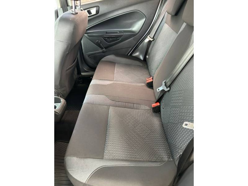 FORD - FIESTA - 2017/2018 - Branca - R$ 52.990,00