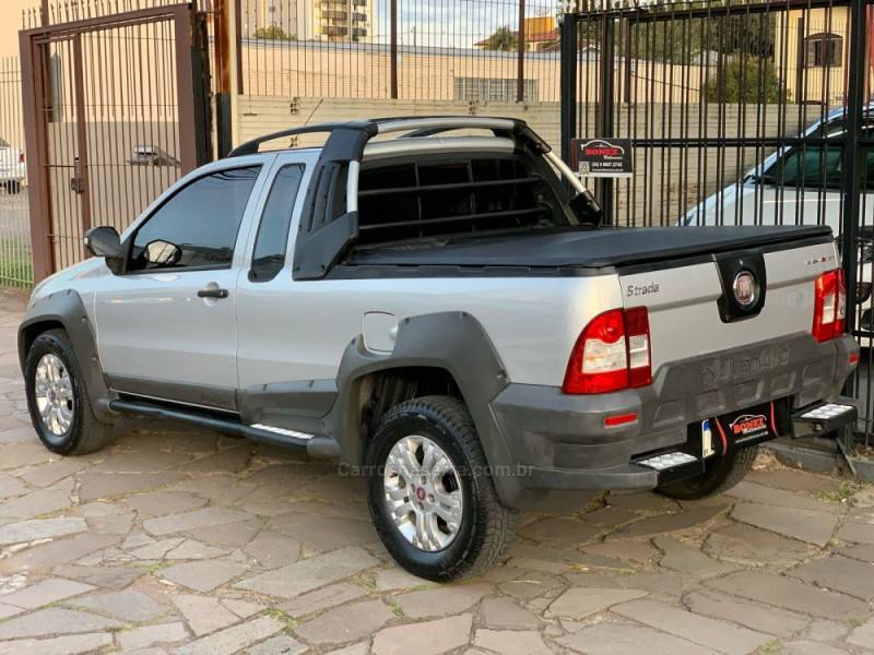 FIAT - STRADA - 2010/2011 - Prata - R$ 48.990,00
