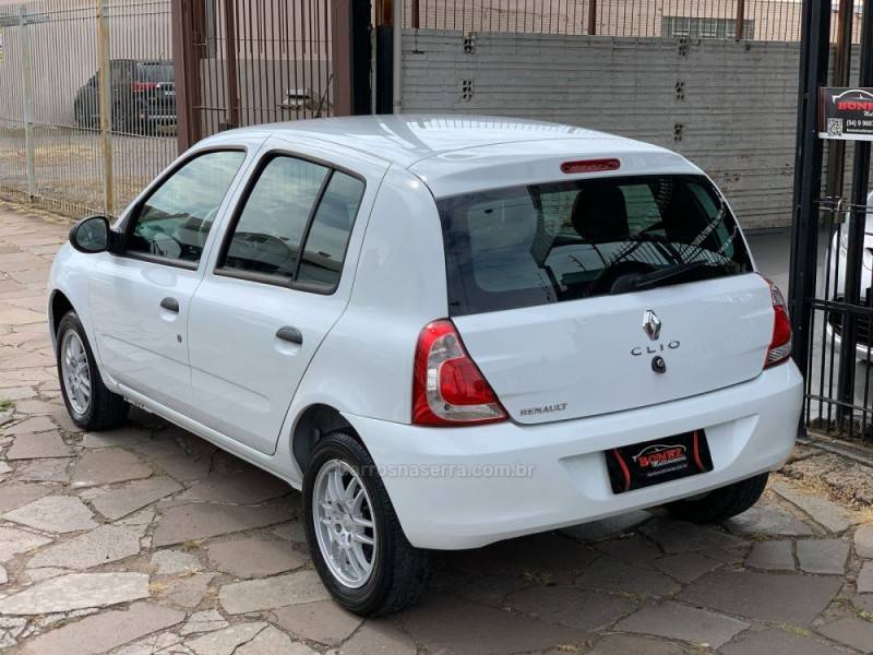 RENAULT - CLIO - 2014/2015 - Branca - R$ 34.990,00