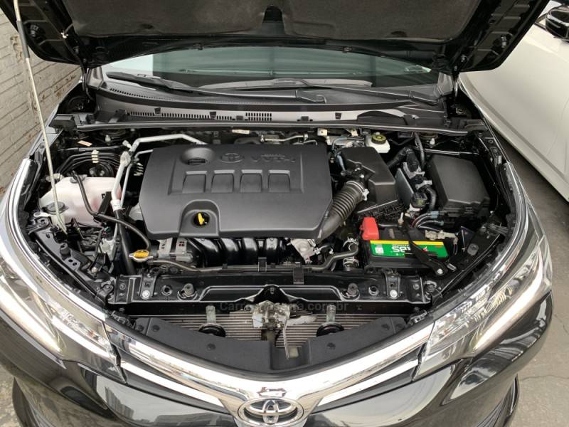 TOYOTA - COROLLA - 2017/2018 - Preta - R$ 105.990,00