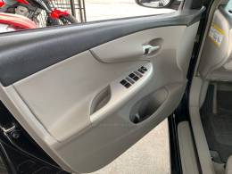 TOYOTA - COROLLA - 2013/2014 - Preta - R$ 70.990,00