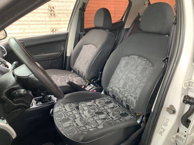 PEUGEOT - 207 - 2011/2012 - Branca - R$ 23.990,00