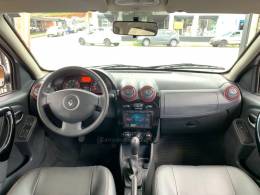 RENAULT - SANDERO - 2013/2014 - Branca - R$ 43.990,00