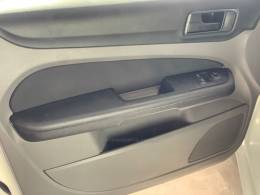 FORD - FOCUS - 2011/2012 - Branca - R$ 42.990,00