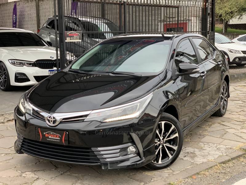 TOYOTA - COROLLA - 2017/2018 - Preta - R$ 105.990,00